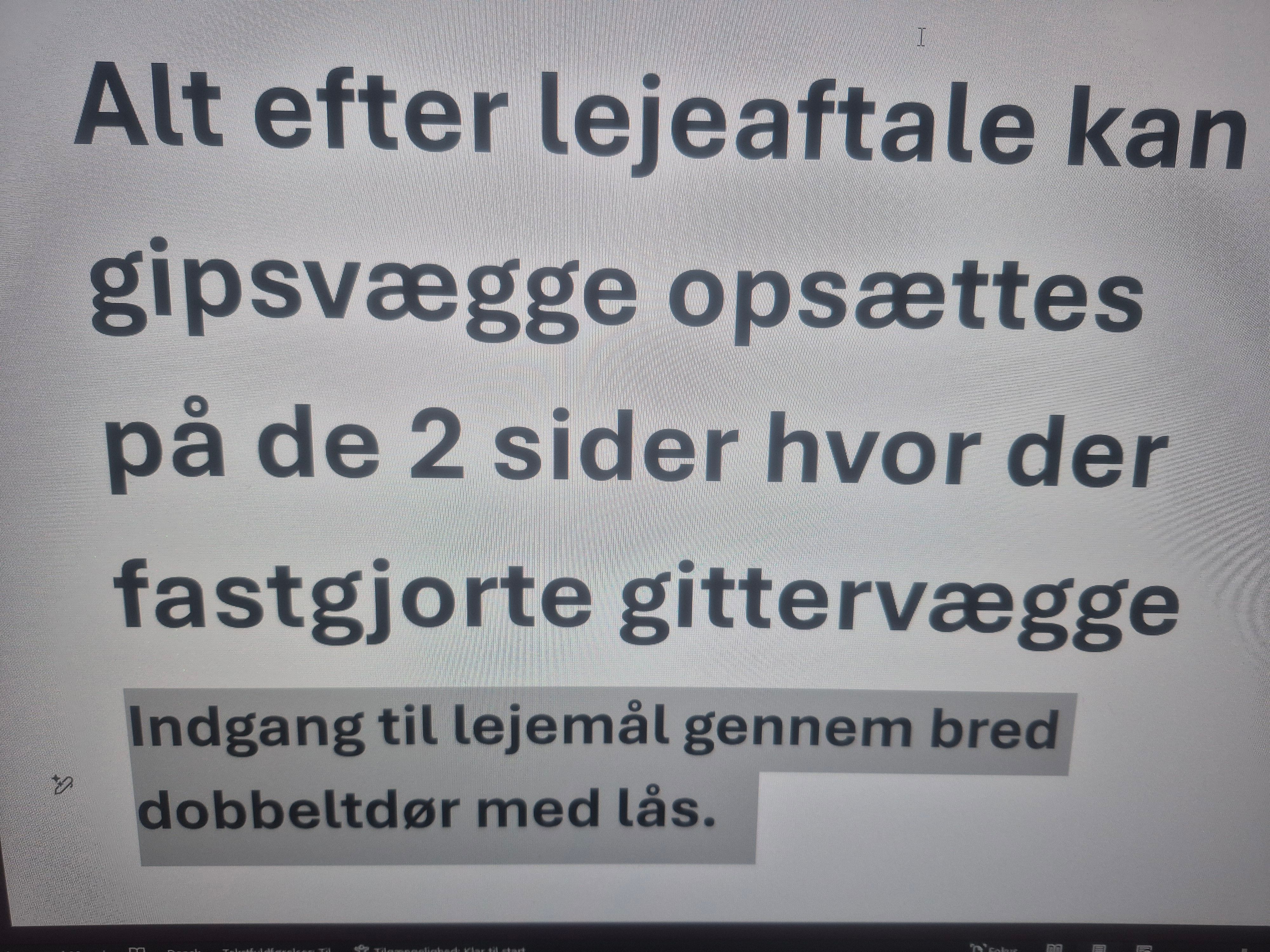 Dansk tekst på billedet om lejeaftale. Det står, at gipsvægge opbygges på de to sider af fastgjorte gittervægge. Lejemålet