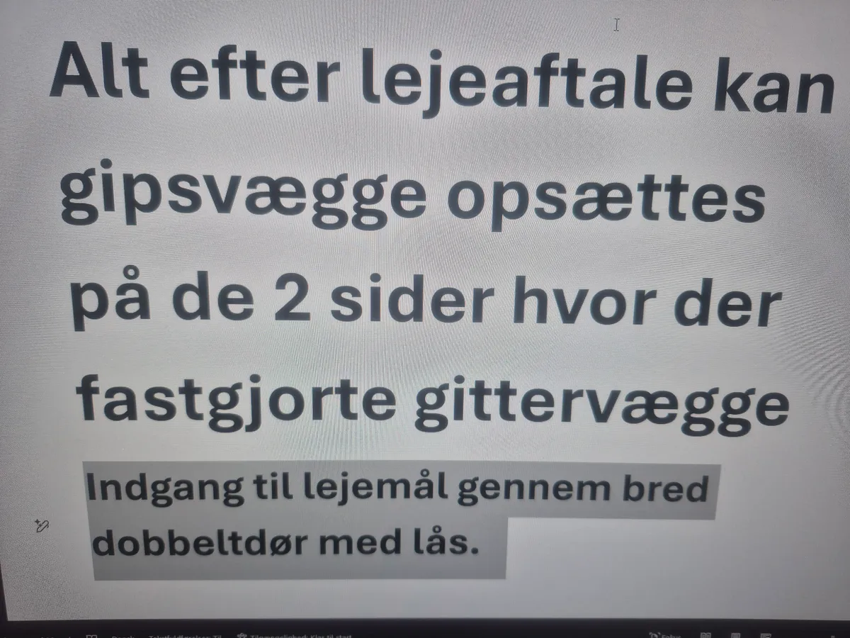 Dansk tekst på billedet om lejeaftale. Det står, at gipsvægge opbygges på de to sider af fastgjorte gittervægge. Lejemålet