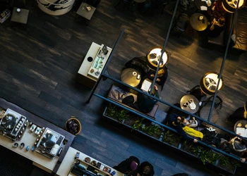 Header Banner Desktop